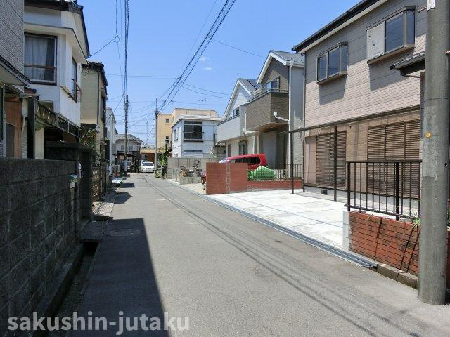 八千代台南１丁目　中古戸建の前面道路含む現地写真|南西側４ｍ道路面　整形地　