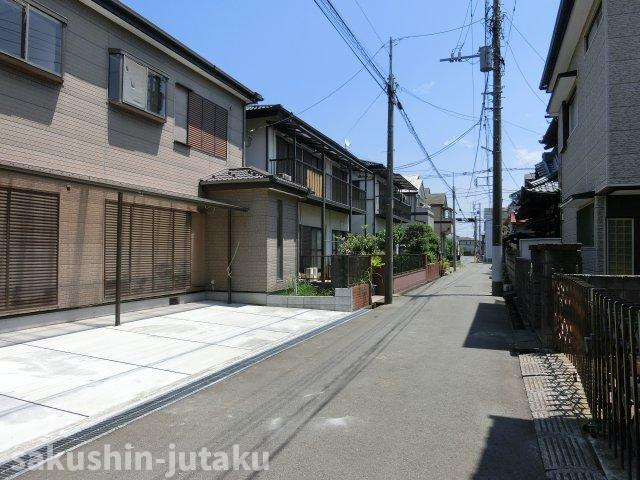 八千代台南１丁目　中古戸建の前面道路含む現地写真|南西側４ｍ道路面　整形地　