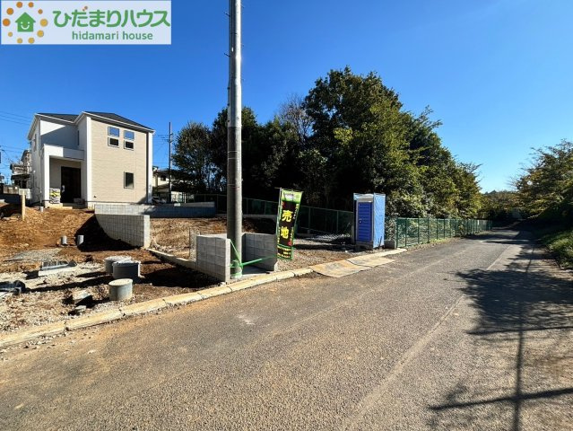 蓮田市黒浜　6期　新築一戸建て　グラファーレ　03の前面道路含む現地写真|公園まで徒歩7分！
お子様と歩いて行ける距離です♪