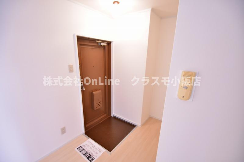 東大阪市長堂１丁目の賃貸マンションの玄関