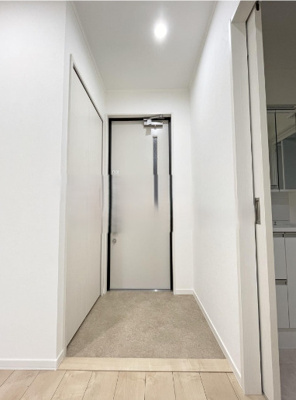 【玄関】 | ロイヤルヴィラV