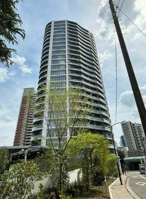 【外観】 | パークタワー東中野グランドエア | 鉄筋コンクリート造のがっちりとした建物。