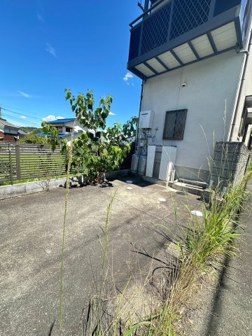 茨木市宿久庄5丁目戸建の駐車場