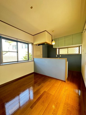 茨木市宿久庄5丁目戸建の居間・リビング
