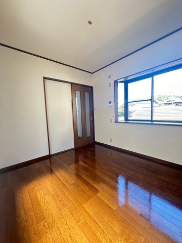 茨木市宿久庄5丁目戸建の寝室