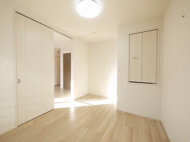 Ｃｒｅｓｔ　倭の洋室|落ち着いた色調の洋室です