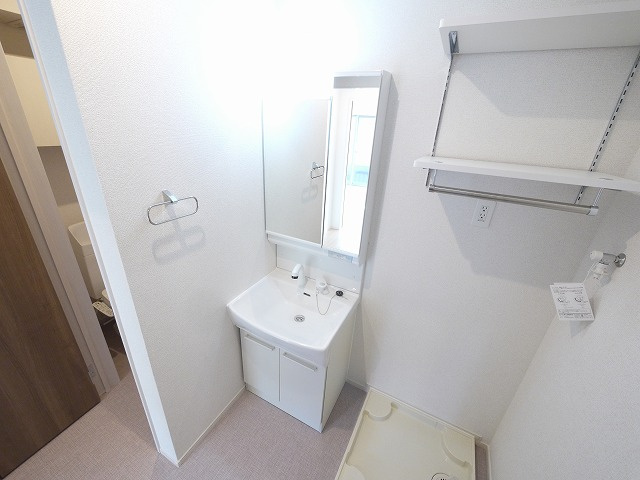 Ｃｒｅｓｔ　倭の独立洗面台|朝の支度にも助かる、独立の洗髪洗面化粧台