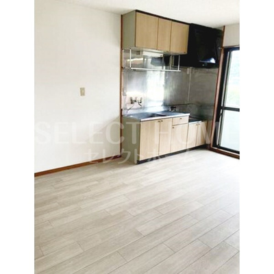 【居間・リビング】 | 新栄マンション | こちらの居間で趣味の時間をお楽しみください