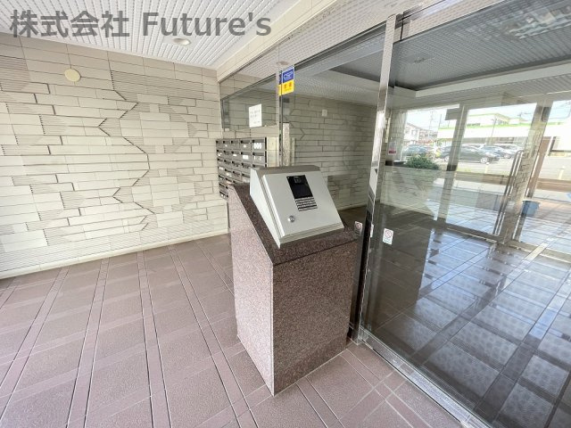 三郷早稲田サニーコートのエントランス|安心のオートロック付きマンション