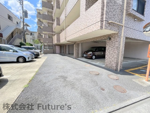 三郷早稲田サニーコートの駐車場|敷地内駐車場（要空き・料金確認）