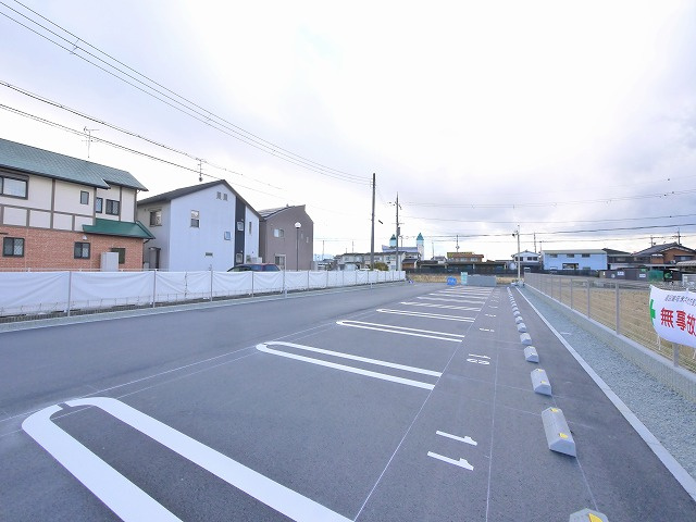 Ｃｒｅｓｔ　倭の駐車場|駐車場に車を止められます