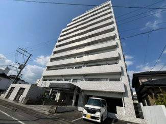 【外観】 | 【ライオンズマンション久留米中央】敷地すべてに管理が行き届いていて、安心できます。まず、清潔です。