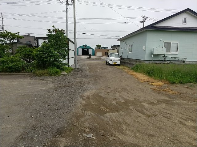 音別町中園1丁目127番の前面道路含む現地写真