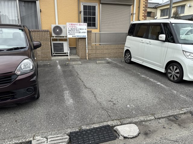 グレース・Ｍの駐車場