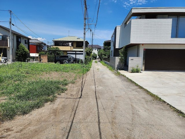 高崎市上中居町売土地の前面道路含む現地写真