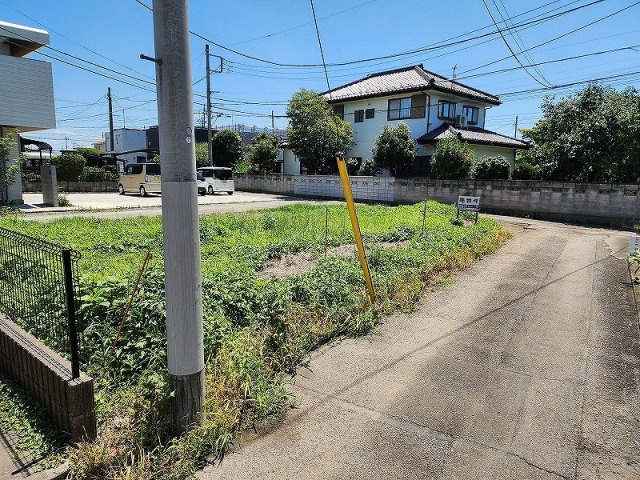 高崎市上中居町売土地の前面道路含む現地写真
