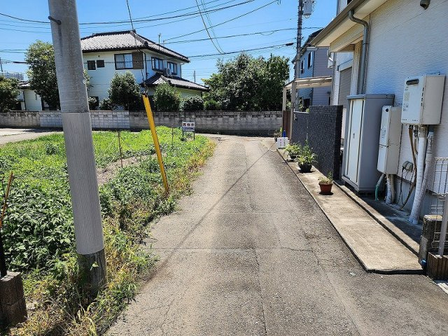 高崎市上中居町売土地の前面道路含む現地写真