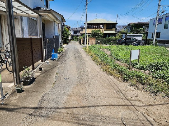 高崎市上中居町売土地の前面道路含む現地写真
