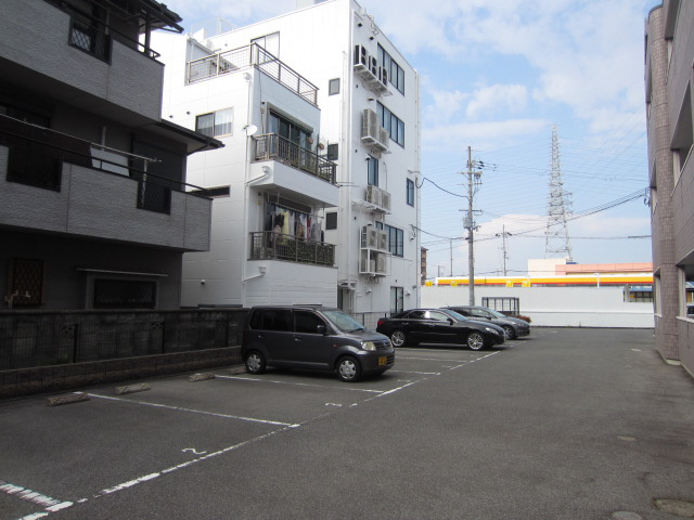 【駐車場】