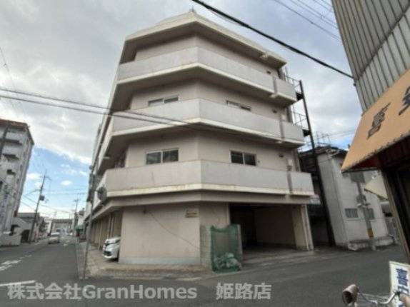 ペシュ七番館の外観