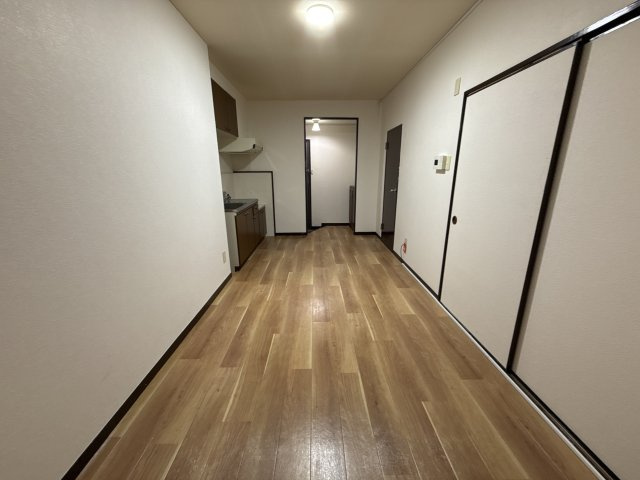 ペシュ七番館の居間・リビング