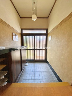 【玄関】 | 富士市岩本 中古戸建て | 落ち着いた玄関です