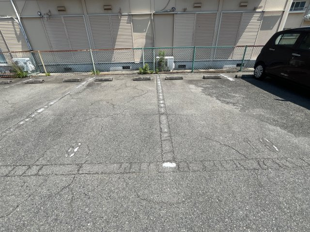 サンシティ小坂の駐車場