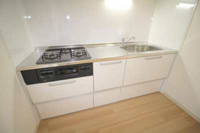 【キッチン】 | メゾン二本松 | ３口ガスシステムキッチン