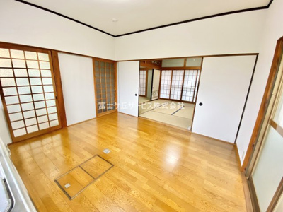 【居間・リビング】 | 富士市大淵 中古戸建て | リビングダイニングです