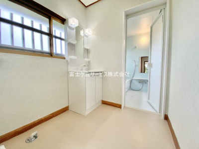 【脱衣所】 | 富士市大淵 中古戸建て | 脱衣場