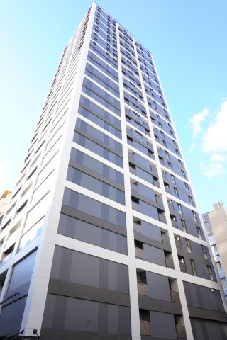 ローレルタワー心斎橋の外観