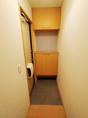 リバーラックA棟の玄関