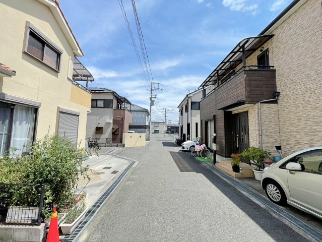 岸和田市田治米町　中古戸建の前面道路含む現地写真