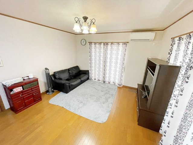 岸和田市田治米町　中古戸建の居間・リビング