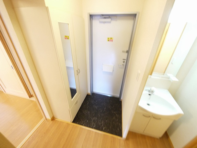 レオパレス城ノ内Ⅱの玄関|収納もある玄関です