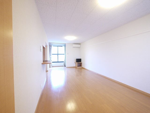 レオパレス城ノ内Ⅱの居間・リビング|リビングです