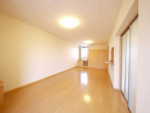 レオパレス城ノ内Ⅱの居間・リビング|こちらのリビングで趣味の時間をお楽しみください