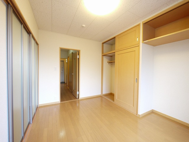 レオパレス城ノ内Ⅱの洋室|使い勝手のいい洋室です