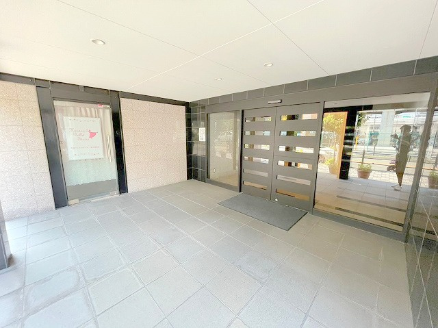 第3星栄ハイツのエントランス