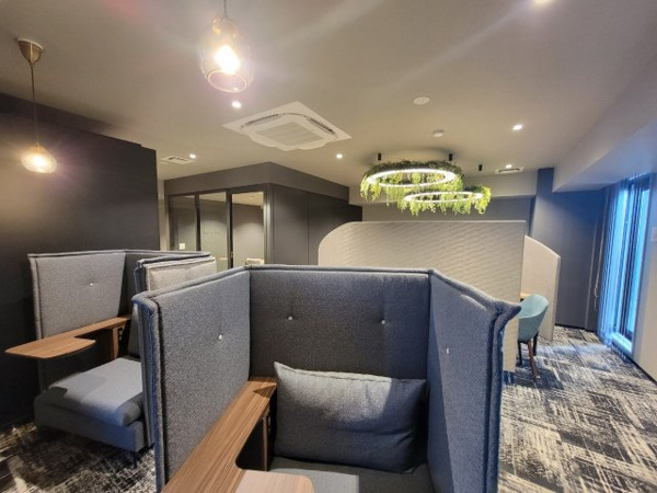 【その他共用部分】 | 【ワーキングスタジオ】適度な賑わいの中にいながら、集中して仕事に取り組める半個室タイプの
ブース！