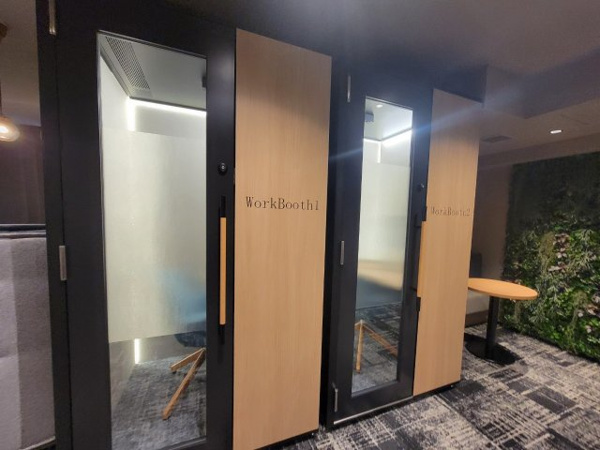 【その他共用部分】 | 【ワーキングスタジオ】遮音性に優れ、プライバシーに配慮された個室。WEB会議にもぴったりです！