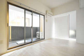 【洋室】 | Grandi Utsubo Park | リビングです