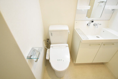 【トイレ】 | Grandi Utsubo Park | コンパクトで使いやすいトイレです