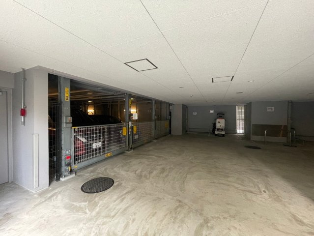 プレサンスロジェ高津公園の駐車場
