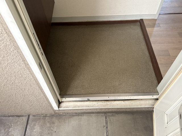 ハイツ梅ヶ枝の玄関