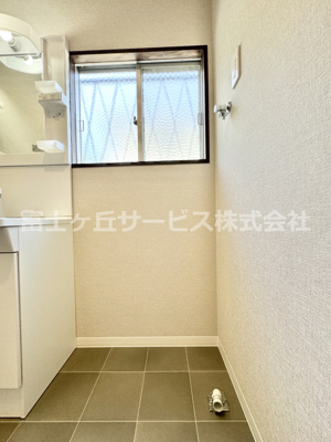 【ランドリースペース】 | 藤枝市藤岡4丁目 中古戸建て | 洗濯機置き場です