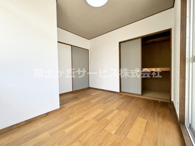 【子供部屋】 | 藤枝市藤岡4丁目 中古戸建て | 収納が充実した和洋室です
子供部屋としても使えます