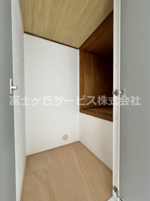 【収納】 | 藤枝市藤岡4丁目 中古戸建て | 奥行のある収納スペースです