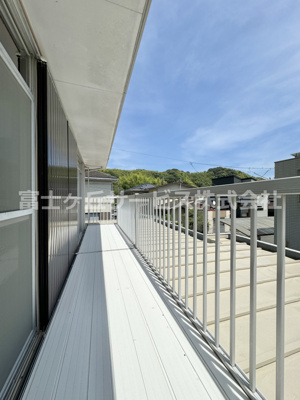 【バルコニー】 | 藤枝市藤岡4丁目 中古戸建て | 陽当たりの良いバルコニーです