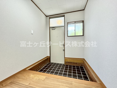【玄関】 | 藤枝市藤岡4丁目 中古戸建て | 玄関です
